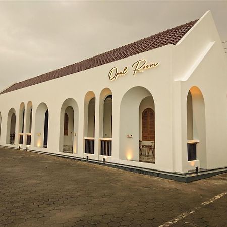 Hotel Besar Пурвокерто Екстериор снимка