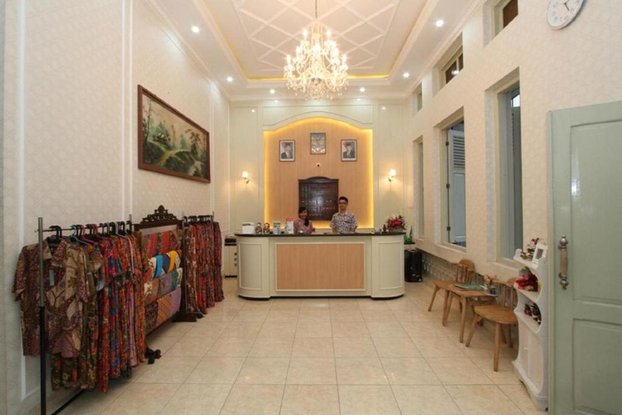 Hotel Besar Пурвокерто Екстериор снимка