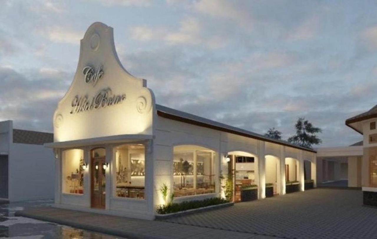 Hotel Besar Пурвокерто Екстериор снимка