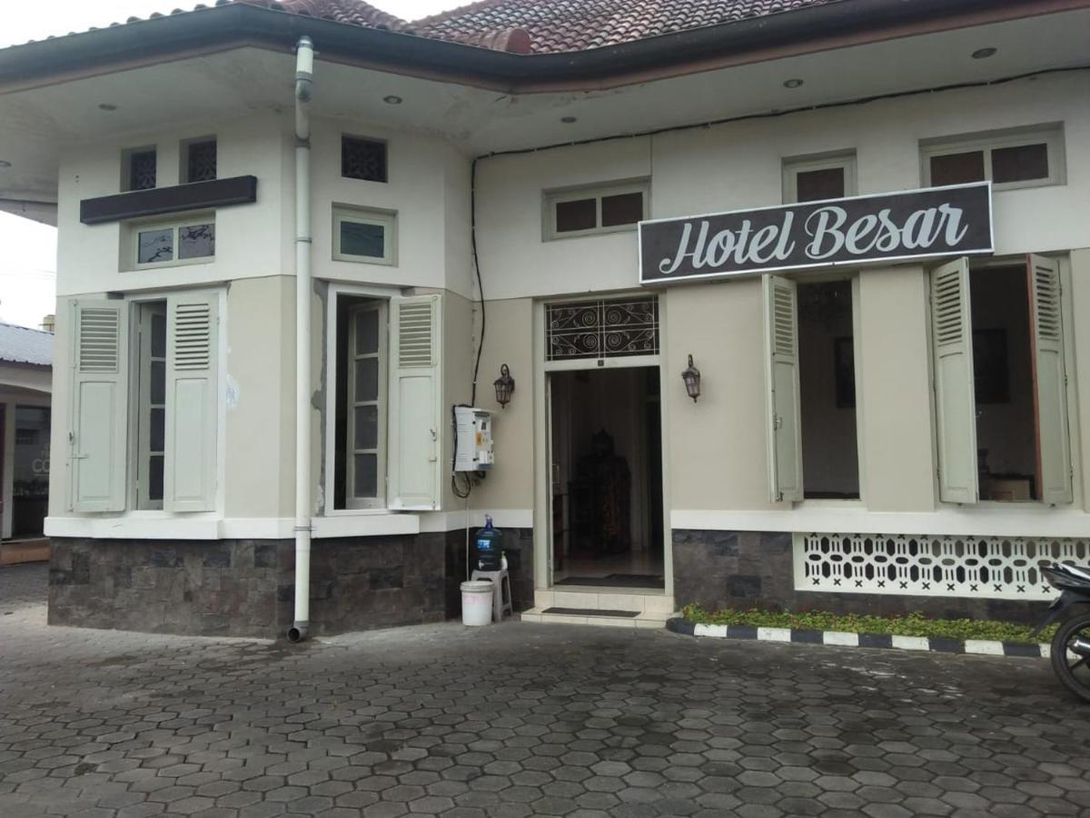 Hotel Besar Пурвокерто Екстериор снимка