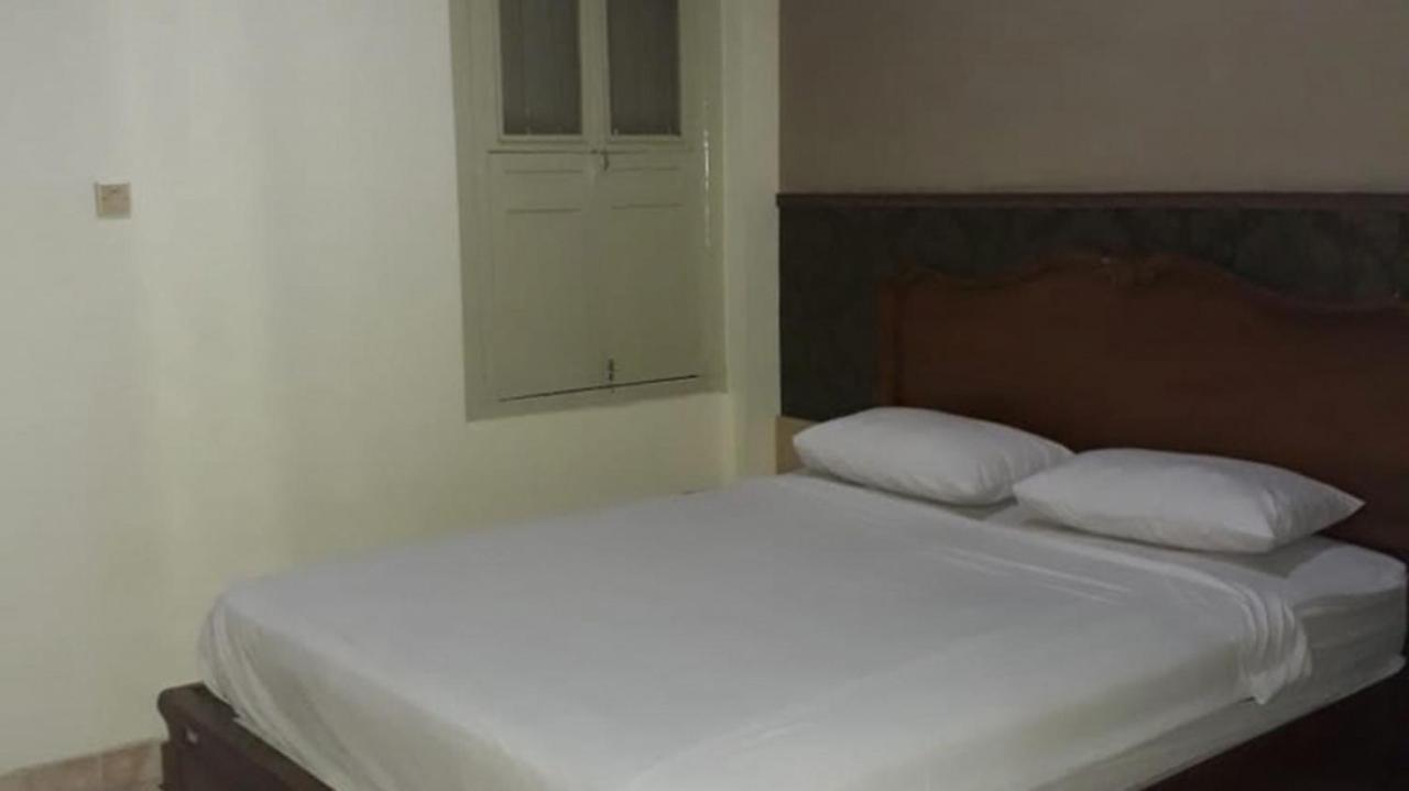 Hotel Besar Пурвокерто Екстериор снимка