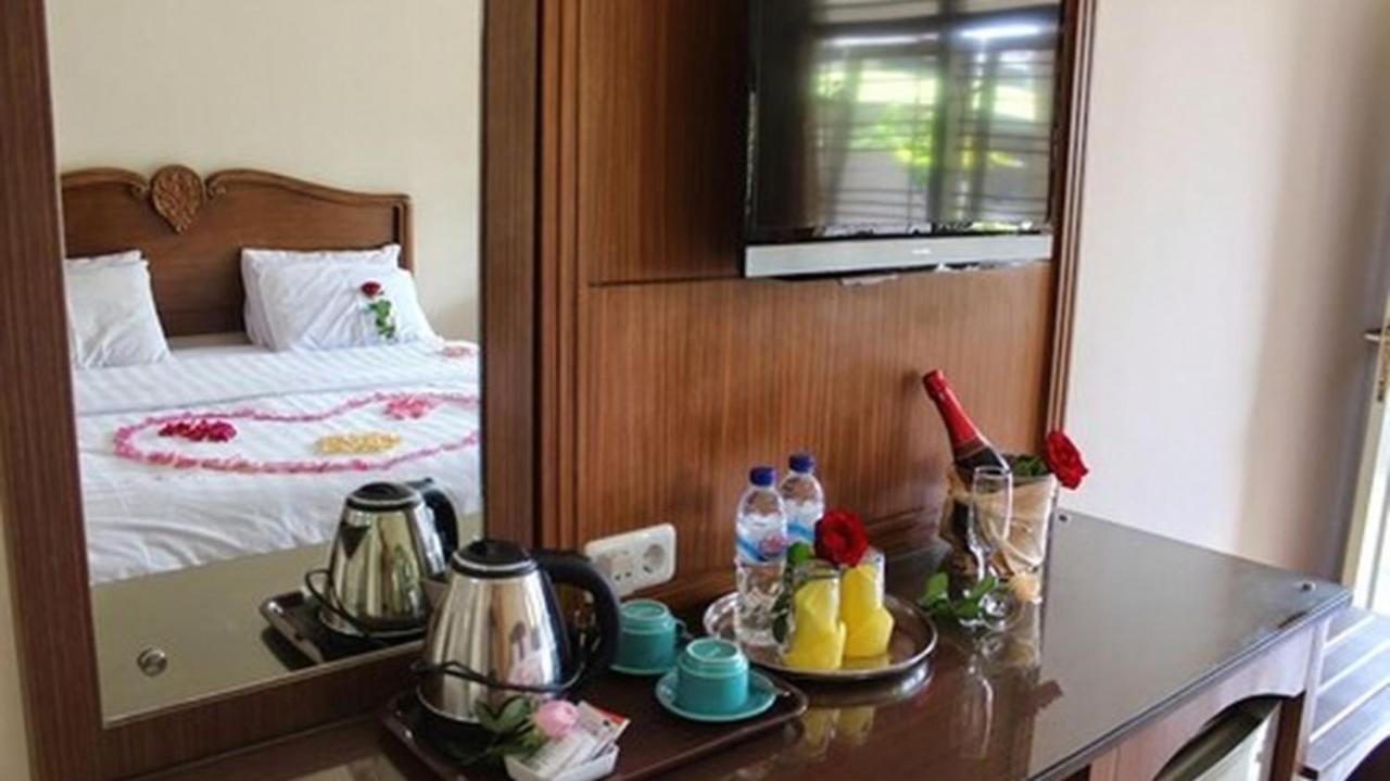 Hotel Besar Пурвокерто Екстериор снимка