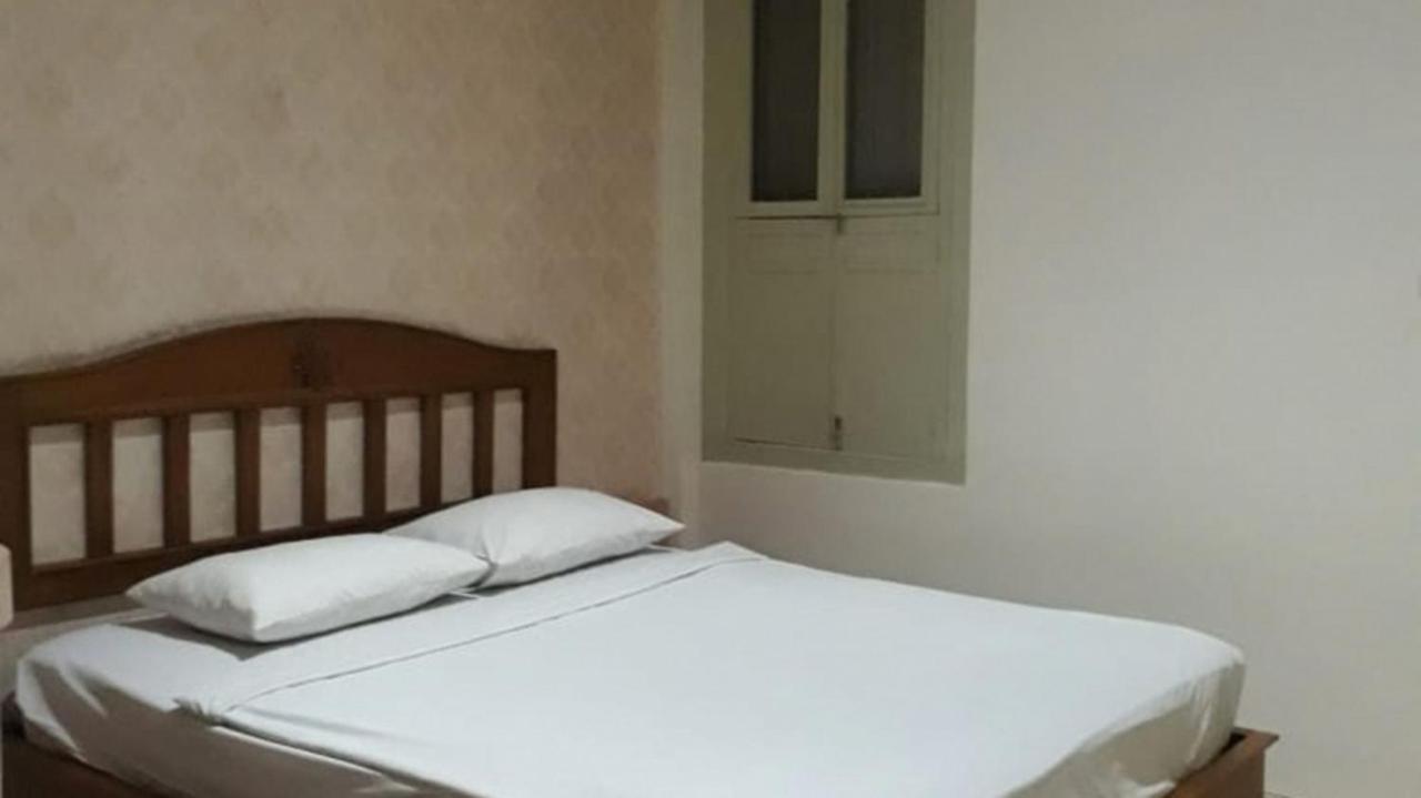 Hotel Besar Пурвокерто Екстериор снимка