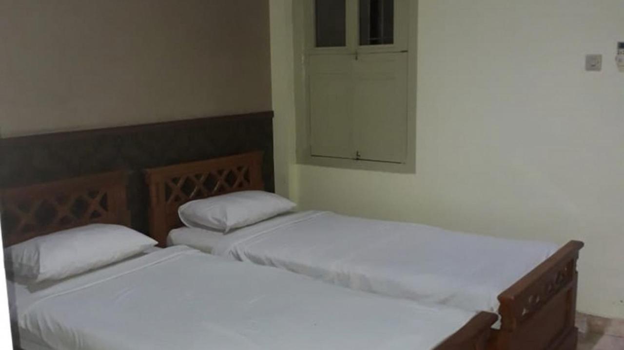 Hotel Besar Пурвокерто Екстериор снимка