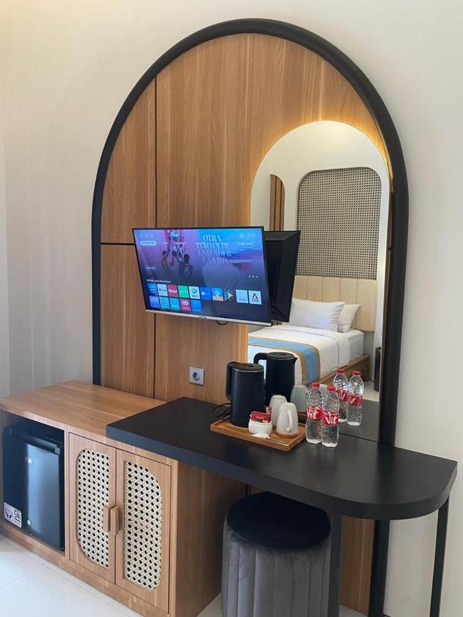 Hotel Besar Пурвокерто Екстериор снимка