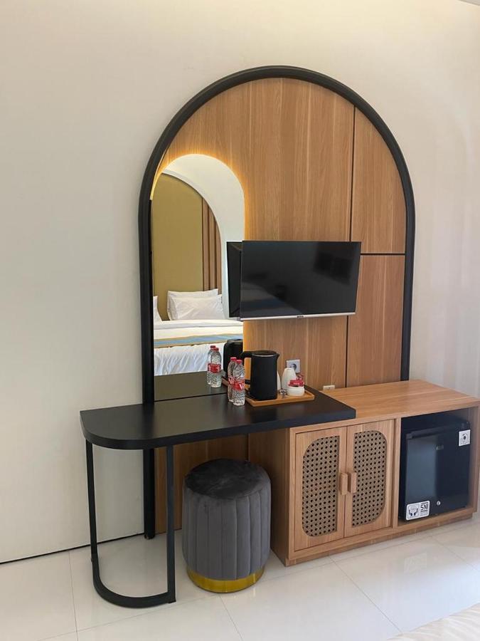 Hotel Besar Пурвокерто Екстериор снимка