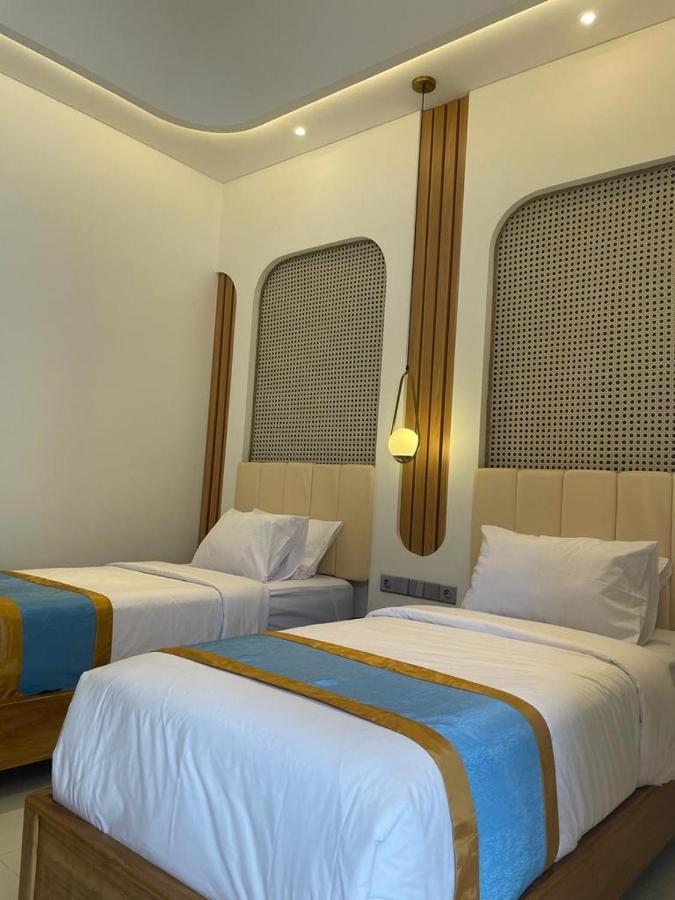 Hotel Besar Пурвокерто Екстериор снимка