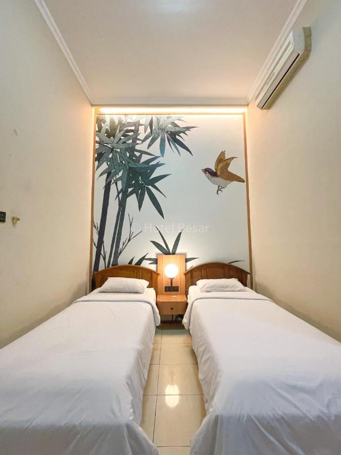 Hotel Besar Пурвокерто Екстериор снимка