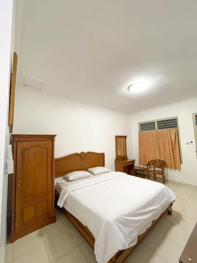 Hotel Besar Пурвокерто Екстериор снимка