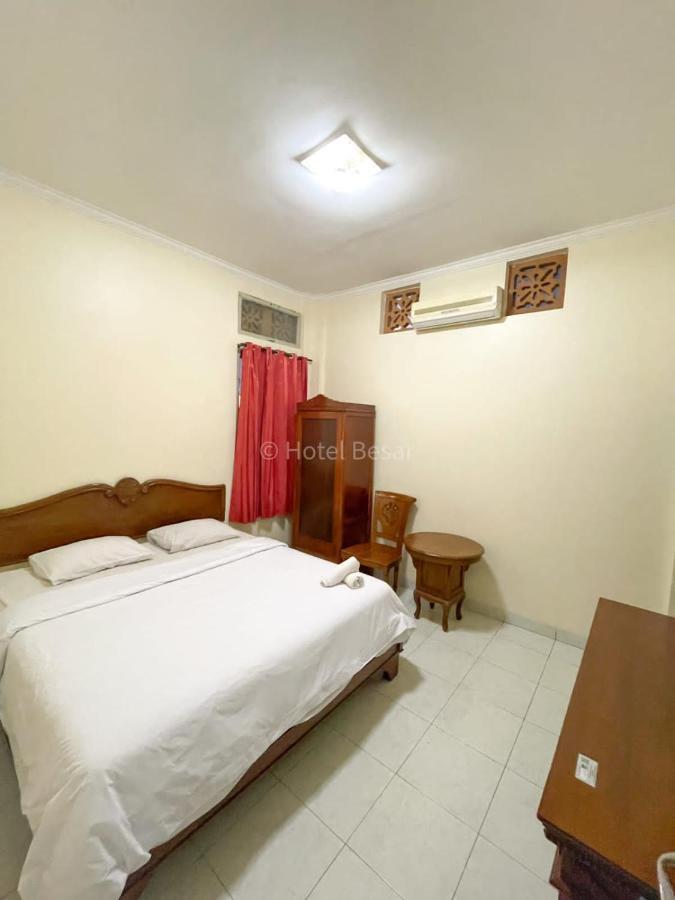 Hotel Besar Пурвокерто Екстериор снимка