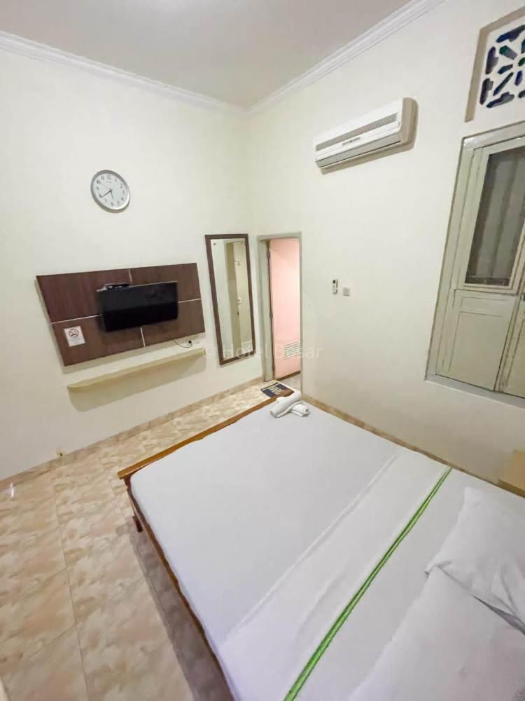 Hotel Besar Пурвокерто Екстериор снимка
